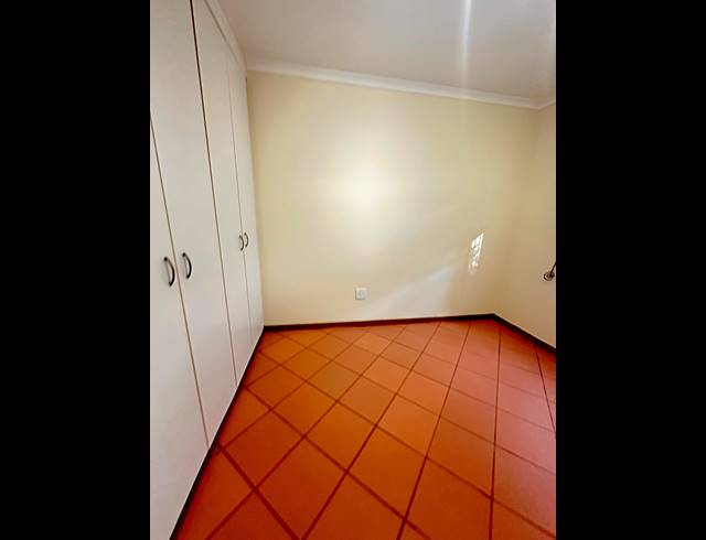 5 BEDROOM FREESTANDING TO LET IN BEN FLEUR